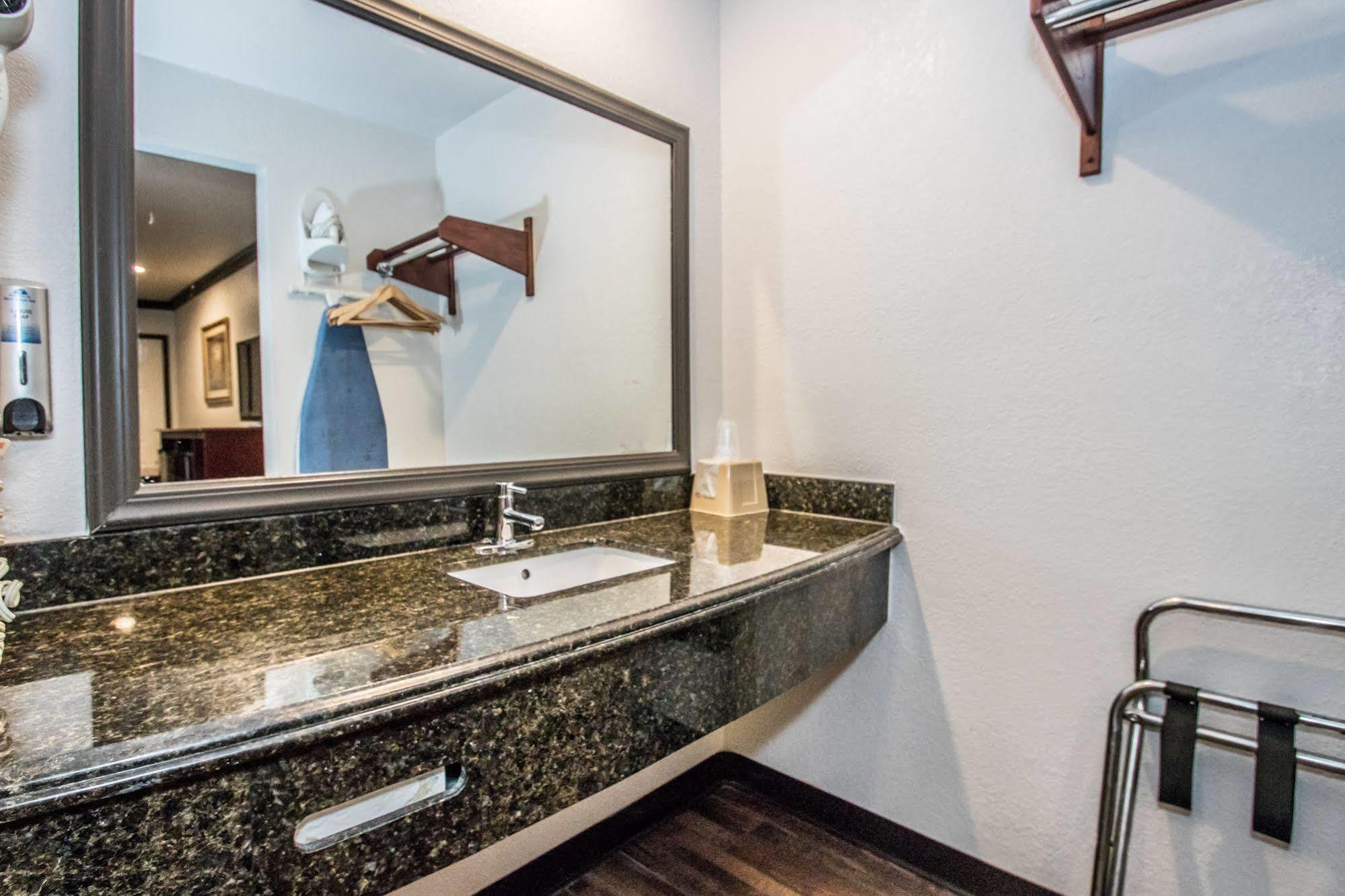 Americas Best Value Inn Fort Worth Eksteriør billede
