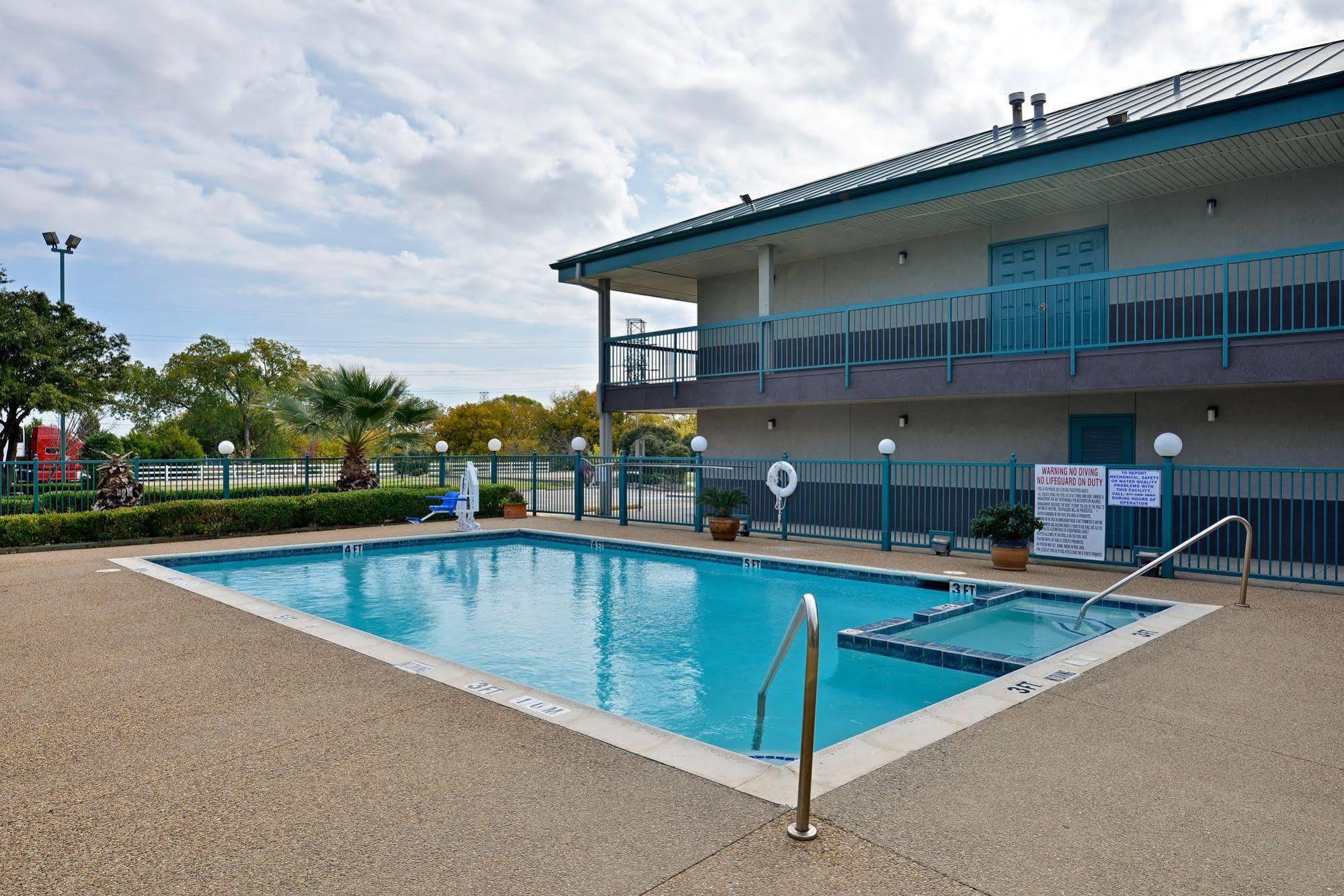Americas Best Value Inn Fort Worth Eksteriør billede