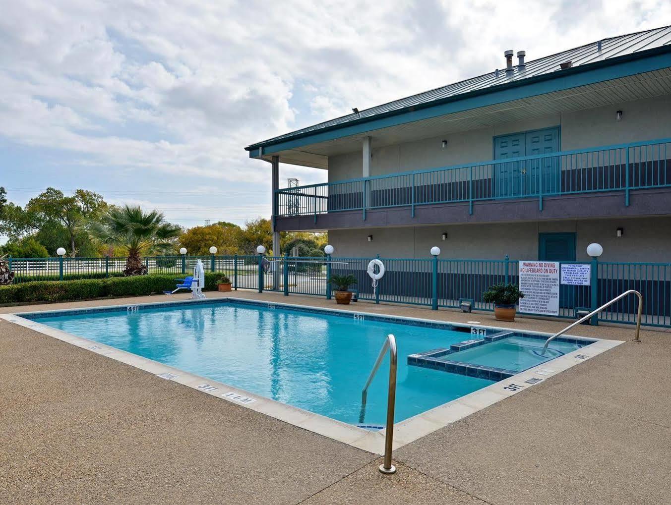 Americas Best Value Inn Fort Worth Eksteriør billede